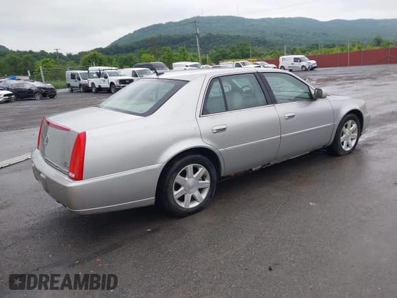 ✅ 2006 Cadillac DTS 1SB • VIN: 1G6KD57YX6U212463 • Лот: 42515167. Опубликован ранее на IAAI с пробегом 186 693 миль. Бесплатный доступ к архиву аукционных продаж из США и подробный отчёт об истории автомобиля на DreamBid. Изображение 4.