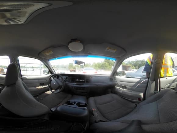 ✅ 2005 Ford Police Interceptor • VIN: 2FAHP71W45X123163 • Lot: 42541578. Listed on IAAI with 193,689 mi. Free auction sales archive from the USA and detailed vehicle history report at DreamBid. Image 19.