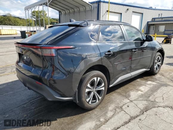 ✅ 2024 Toyota bZ4X XLE • VIN: JTMAAAAA7RA047077 • Lot: 84270505. Wystawiony na Copart z przebiegiem 34 900 mil. Bezpłatny archiwum sprzedaży aukcyjnych z USA i szczegółowy raport historii pojazdu na DreamBid. Zdjęcie 3.
