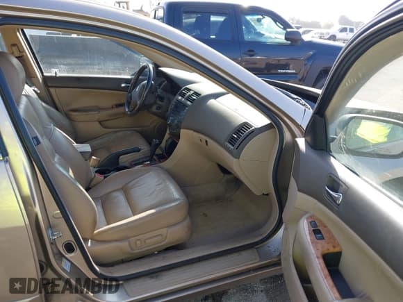 ✅ 2004 Honda Accord EX • VIN: 1HGCM66514A022968 • Lot: 43364141. Listed on IAAI with 114,701 mi. Free auction sales archive from the USA and detailed vehicle history report at DreamBid. Image 5.