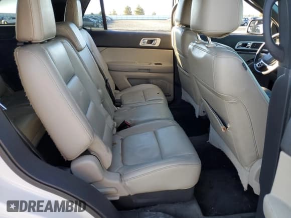 ✅ 2011 Ford Explorer XLT • VIN: 1FMHK8D82BGA07341 • Lot: 85191985. Wystawiony na Copart z przebiegiem Nie podano. Bezpłatny archiwum sprzedaży aukcyjnych z USA i szczegółowy raport historii pojazdu na DreamBid. Zdjęcie 11.