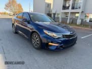 ✅ 2019 Kia Optima S • VIN: 5XXGT4L35KG357145 • Lot: 93519875. Wystawiony na Copart z przebiegiem 85 687 mil. Bezpłatny archiwum sprzedaży aukcyjnych z USA i szczegółowy raport historii pojazdu na DreamBid. Zdjęcie 1.