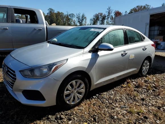 ✅ 2022 Hyundai Accent SE • VIN: 3KPC24A68NE157730 • Лот: 77031304. Опубликован ранее на Copart с пробегом 74 908 миль. Бесплатный доступ к архиву аукционных продаж из США и подробный отчёт об истории автомобиля на DreamBid. Изображение 1.