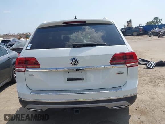 ✅ 2018 Volkswagen Atlas SEL Premium • VIN: 1V2NR2CA6JC592112 • Lot: 43176854. Wystawiony na IAAI z przebiegiem 109 714 mil. Bezpłatny archiwum sprzedaży aukcyjnych z USA i szczegółowy raport historii pojazdu na DreamBid. Zdjęcie 17.