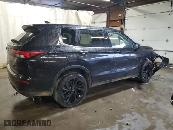 2024 Mitsubishi Outlander SE with VIN JA4J4VA85RZ022041, listed as a Copart auction lot 83847735 with 23,114 mi miles and Salvage title. Bid and sale history available at DreamBid. Image 3.