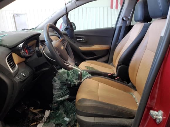 ✅ 2020 Chevrolet Trax LT • VIN: 3GNCJPSB3LL251921 • Lot: 90242385. Wystawiony na Copart z przebiegiem 24 960 mil. Bezpłatny archiwum sprzedaży aukcyjnych z USA i szczegółowy raport historii pojazdu na DreamBid. Zdjęcie 7.