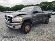 ✅ 2006 Dodge 2500 ST • VIN: 3D7KS26D26G187499 • Lot: 61605005. Wystawiony na Copart z przebiegiem 114 750 mil. Bezpłatny archiwum sprzedaży aukcyjnych z USA i szczegółowy raport historii pojazdu na DreamBid. Zdjęcie 1.