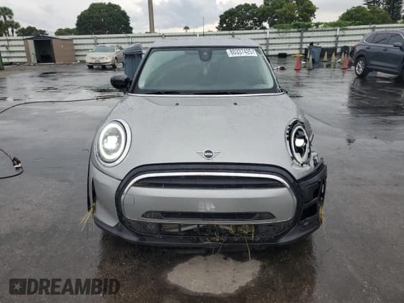 ✅ 2024 MINI Hardtop 4 Door Cooper • VIN: WMW33DK07R2V76269 • Lot: 80337425. Wystawiony na Copart z przebiegiem 26 685 mil. Bezpłatny archiwum sprzedaży aukcyjnych z USA i szczegółowy raport historii pojazdu na DreamBid. Zdjęcie 5.