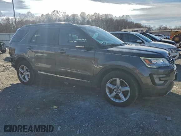 ✅ 2017 Ford Explorer XLT • VIN: 1FM5K8D86HGA07029 • Lot: 94090355. Wystawiony na Copart z przebiegiem 106 861 mil. Bezpłatny archiwum sprzedaży aukcyjnych z USA i szczegółowy raport historii pojazdu na DreamBid. Zdjęcie 4.
