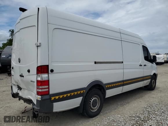 ✅ 2018 Mercedes-Benz Sprinter Cargo Worker • VIN: WD3PE8CD9JP601035 • Lot: 56534565. Listed on Copart with 390,212 mi. Free auction sales archive from the USA and detailed vehicle history report at DreamBid. Image 3.