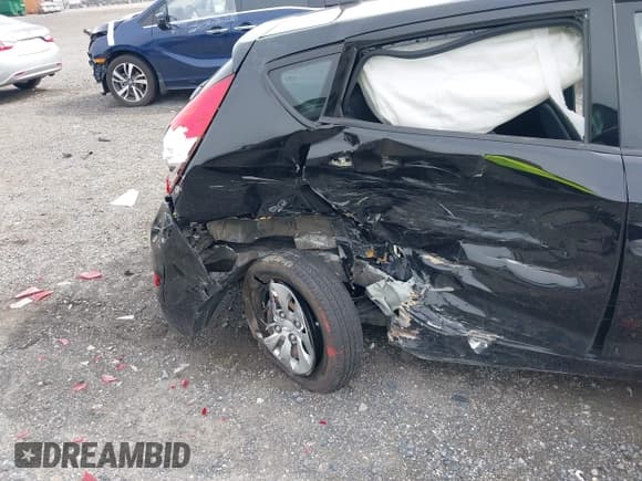 ✅ 2015 Hyundai Accent GS • VIN: KMHCT5AE1FU215508 • Lot: 43293214. Wystawiony na IAAI z przebiegiem 103 817 mil. Bezpłatny archiwum sprzedaży aukcyjnych z USA i szczegółowy raport historii pojazdu na DreamBid. Zdjęcie 6.