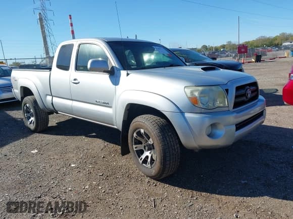 ✅ 2007 Toyota Tacoma • VIN: 5TEUU42N07Z415402 • Lot: 43490722. Listed on IAAI with 91,460 mi. Free auction sales archive from the USA and detailed vehicle history report at DreamBid. Image 1.