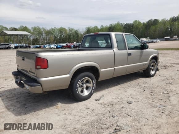 ✅ 2001 Chevrolet S-10 LS • VIN: 1GCCS19W018210881 • Лот: 52573005. Опубликован ранее на Copart с пробегом 213 271 миль. Бесплатный доступ к архиву аукционных продаж из США и подробный отчёт об истории автомобиля на DreamBid. Изображение 3.