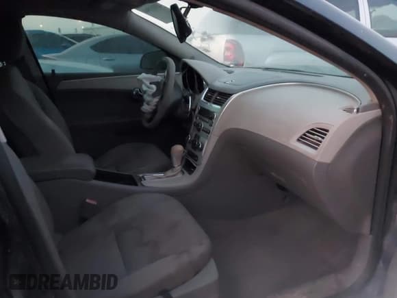 ✅ 2011 Chevrolet Malibu 1LS • VIN: 1G1ZB5E11BF202001 • Lot: 43333544. Wystawiony na IAAI z przebiegiem 159 097 mil. Bezpłatny archiwum sprzedaży aukcyjnych z USA i szczegółowy raport historii pojazdu na DreamBid. Zdjęcie 5.