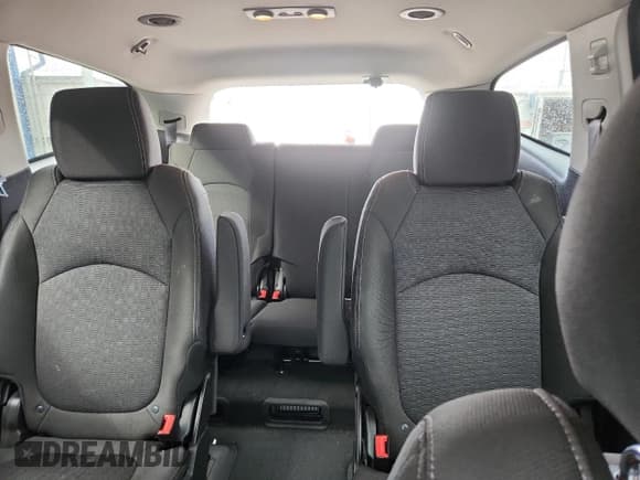 ✅ 2017 Chevrolet Traverse LT • VIN: 1GNKRGKDXHJ151643 • Lot: 86637565. Wystawiony na Copart z przebiegiem 76 202 mil. Bezpłatny archiwum sprzedaży aukcyjnych z USA i szczegółowy raport historii pojazdu na DreamBid. Zdjęcie 10.