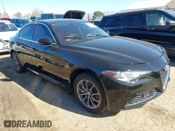 ✅ 2020 Alfa Romeo Giulia • VIN: ZARFAMAN0L7636282 • Lot: 43791095. Listed on IAAI with 34,592 mi. Free auction sales archive from the USA and detailed vehicle history report at DreamBid. Image 1.