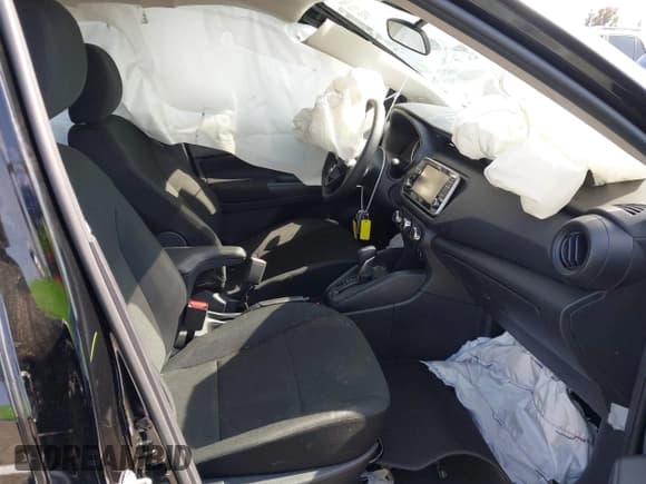 ✅ 2025 Nissan Kicks Play S • VIN: 3N1CP5BV2SL475950 • Lot: 42574532. Wystawiony na IAAI z przebiegiem 579 mil. Bezpłatny archiwum sprzedaży aukcyjnych z USA i szczegółowy raport historii pojazdu na DreamBid. Zdjęcie 5.