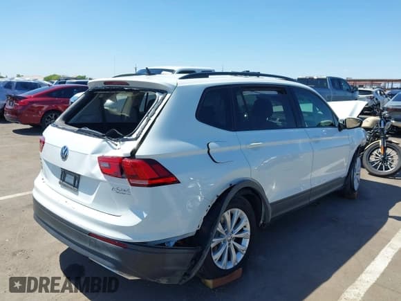 ✅ 2020 Volkswagen Tiguan S • VIN: 3VV1B7AX3LM181486 • Lot: 42228279. Wystawiony na IAAI z przebiegiem 61 901 mil. Bezpłatny archiwum sprzedaży aukcyjnych z USA i szczegółowy raport historii pojazdu na DreamBid. Zdjęcie 4.