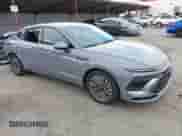 2024 Hyundai Sonata SEL z VIN KMHL34JJ0RA090269, wystawiony jako IAAI lot #42790945 z przebiegiem 4 522 mil mil oraz . Historia ofert i sprzedaży dostępna na DreamBid. Obrazek 1.