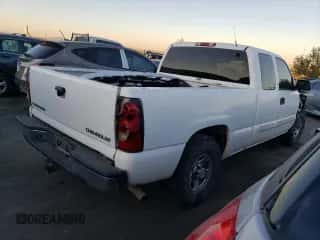 2004 Chevrolet Silverado 1500 LS z VIN 2GCEC19T841238219, wystawiony jako Copart lot #50061644 z przebiegiem 307 825 mil mil oraz Szkoda całkowita • Salvage title. Historia ofert i sprzedaży dostępna na DreamBid. Obrazek 3.