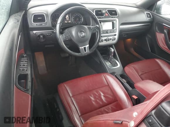 ✅ 2013 Volkswagen Eos Lux • VIN: WVWFW8AH3DV005858 • Lot: 51748545. Wystawiony na Copart z przebiegiem 76 624 mil. Bezpłatny archiwum sprzedaży aukcyjnych z USA i szczegółowy raport historii pojazdu na DreamBid. Zdjęcie 8.