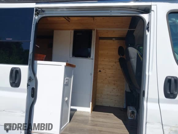 ✅ 2016 Ram ProMaster Cargo • VIN: 3C6TRVAGXGE132994 • Lot: 42539575. Wystawiony na IAAI z przebiegiem 137 233 mil. Bezpłatny archiwum sprzedaży aukcyjnych z USA i szczegółowy raport historii pojazdu na DreamBid. Zdjęcie 8.