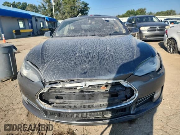 ✅ 2013 Tesla Model S Performance • VIN: 5YJSA1CP8DFP08234 • Lot: 82129895. Wystawiony na Copart z przebiegiem 114 410 mil. Bezpłatny archiwum sprzedaży aukcyjnych z USA i szczegółowy raport historii pojazdu na DreamBid. Zdjęcie 5.