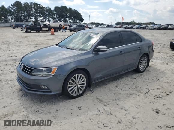 ✅ 2015 Volkswagen Jetta SE • VIN: 3VWD07AJ8FM318503 • Lot: 82072295. Listed on Copart with 77,037 mi. Free auction sales archive from the USA and detailed vehicle history report at DreamBid. Image 1.