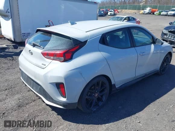 2020 Hyundai Veloster Turbo R-Spec z VIN KMHTH6AB1LU027676, wystawiony jako IAAI lot #42064952 z przebiegiem 88 778 mil mil oraz . Historia ofert i sprzedaży dostępna na DreamBid. Obrazek 4.