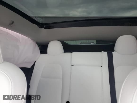 ✅ 2024 Tesla Model Y Long Range • VIN: 7SAYGDEE3RF993215 • Лот: 56867725. Опубликован ранее на Copart с пробегом Не указан. Бесплатный доступ к архиву аукционных продаж из США и подробный отчёт об истории автомобиля на DreamBid. Изображение 10.