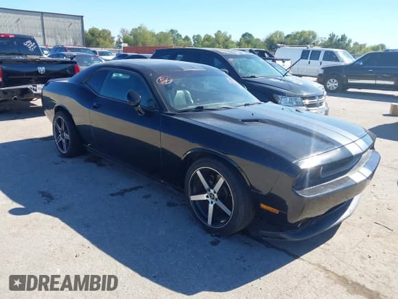 ✅ 2013 Dodge Challenger R/T Classic • VIN: 2C3CDYBT2DH712684 • Lot: 43635988. Wystawiony na IAAI z przebiegiem 118 793 mil. Bezpłatny archiwum sprzedaży aukcyjnych z USA i szczegółowy raport historii pojazdu na DreamBid. Zdjęcie 1.