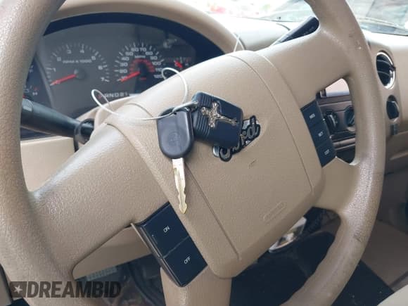 ✅ 2008 Ford F-150 XLT • VIN: 1FTPW12VX8FA91900 • Лот: 42455455. Опубликован ранее на IAAI с пробегом 329 039 миль. Бесплатный доступ к архиву аукционных продаж из США и подробный отчёт об истории автомобиля на DreamBid. Изображение 11.