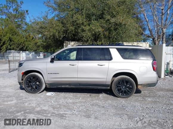 ✅ 2021 Chevrolet Suburban RST • VIN: 1GNSCEKD4MR485958 • Lot: 41275166. Listed on IAAI with 140,991 mi. Free auction sales archive from the USA and detailed vehicle history report at DreamBid. Image 14.