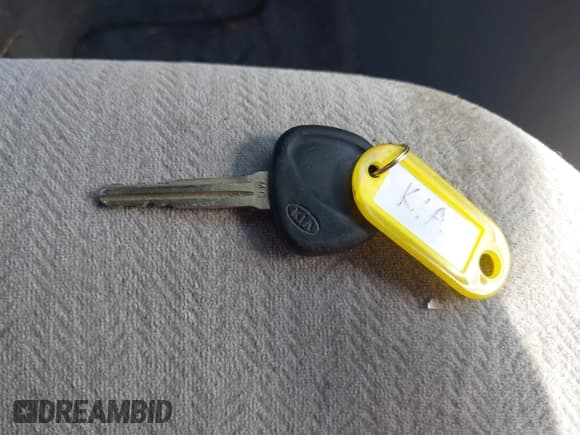 ✅ 2006 Kia Optima LX • VIN: KNAGE123465020581 • Лот: 42278893. Опубликован ранее на IAAI с пробегом 266 468 миль. Бесплатный доступ к архиву аукционных продаж из США и подробный отчёт об истории автомобиля на DreamBid. Изображение 11.