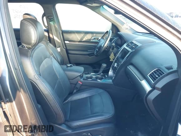 ✅ 2017 Ford Explorer Limited • VIN: 1FM5K7F88HGB50460 • Lot: 43649262. Wystawiony na IAAI z przebiegiem 172 714 mil. Bezpłatny archiwum sprzedaży aukcyjnych z USA i szczegółowy raport historii pojazdu na DreamBid. Zdjęcie 5.