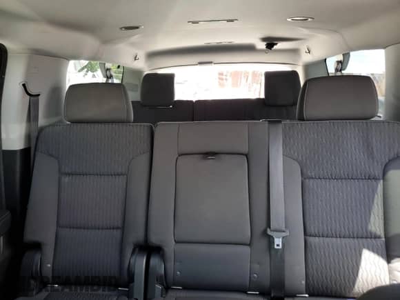 2020 Chevrolet Suburban LS z VIN 1GNSCGKC7LR281494, wystawiony jako Copart lot #57772955 z przebiegiem 56 629 mil mil oraz Szkoda całkowita • Salvage title. Historia ofert i sprzedaży dostępna na DreamBid. Obrazek 10.