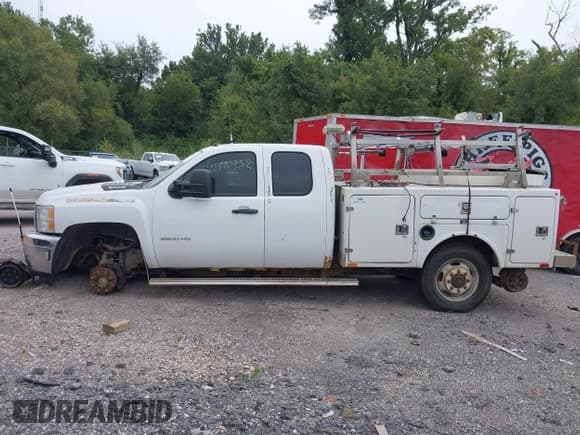 ✅ 2012 Chevrolet Silverado 2500HD • VIN: 1GB2KVCG2CZ253544 • Лот: 42990352. Опубликован ранее на IAAI с пробегом 334 578 миль. Бесплатный доступ к архиву аукционных продаж из США и подробный отчёт об истории автомобиля на DreamBid. Изображение 17.
