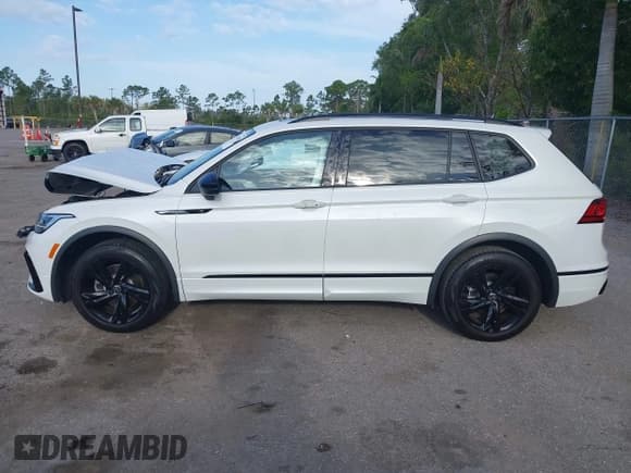 ✅ 2023 Volkswagen Tiguan SE R-Line Black • VIN: 3VVCB7AX0PM092375 • Lot: 42176568. Listed on IAAI with 25,037 mi. Free auction sales archive from the USA and detailed vehicle history report at DreamBid. Image 15.