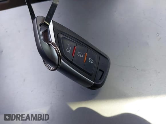 ✅ 2017 Jaguar XE 25t Prestige • VIN: SAJAE4BG6HA947400 • Lot: 41697309. Wystawiony na IAAI z przebiegiem 112 862 mil. Bezpłatny archiwum sprzedaży aukcyjnych z USA i szczegółowy raport historii pojazdu na DreamBid. Zdjęcie 11.