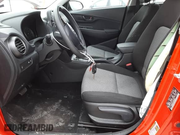 2020 Hyundai Kona SE с VIN KM8K12AA4LU519117, выставлен на аукционе Copart как лот 41963563 с пробегом 51 131 миль миль и . История ставок и продаж доступна на DreamBid. Изображение 7.