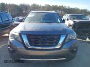 ✅ 2018 Nissan Pathfinder S • VIN: 5N1DR2MN6JC671225 • Lot: 43928021. Wystawiony na IAAI z przebiegiem 260 000 mil. Bezpłatny archiwum sprzedaży aukcyjnych z USA i szczegółowy raport historii pojazdu na DreamBid. Zdjęcie 12.