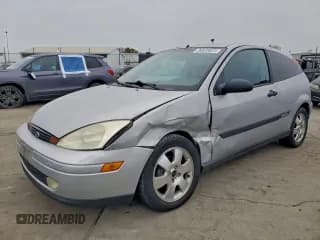 ✅ 2000 Ford Focus ZX3 • VIN: 3FAFP3134YR220498 • Lot: 94833625. Listed on Copart with 183,991 mi. Free auction sales archive from the USA and detailed vehicle history report at DreamBid. Image 1.