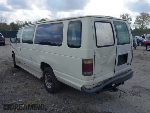 ✅ 1993 Ford Econoline Cargo • VIN: 1FBJS31M8PHB50746 • Lot: 43612255. Wystawiony na IAAI z przebiegiem Nie podano. Bezpłatny archiwum sprzedaży aukcyjnych z USA i szczegółowy raport historii pojazdu na DreamBid. Zdjęcie 3.
