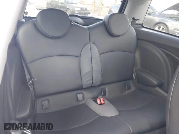 ✅ 2008 MINI Hardtop S • VIN: WMWMF73508TV34154 • Lot: 42806805. Listed on IAAI with 107,501 mi. Free auction sales archive from the USA and detailed vehicle history report at DreamBid. Image 8.