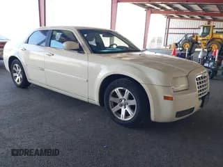 ✅ 2006 Chrysler 300 • VIN: 2C3LA43R36H290920 • Lot: 43082121. Wystawiony na IAAI z przebiegiem 258 349 mil. Bezpłatny archiwum sprzedaży aukcyjnych z USA i szczegółowy raport historii pojazdu na DreamBid. Zdjęcie 1.