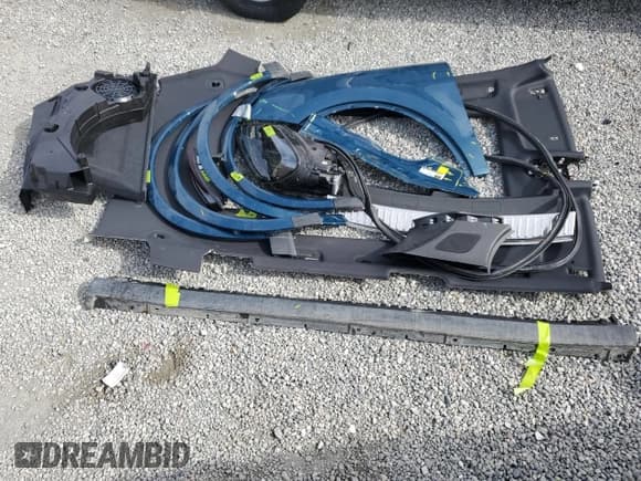 ✅ 2024 Porsche Cayenne • VIN: WP1AA2AY4RDA03814 • Lot: 50951065. Listed on Copart with 14,918 mi. Free auction sales archive from the USA and detailed vehicle history report at DreamBid. Image 13.