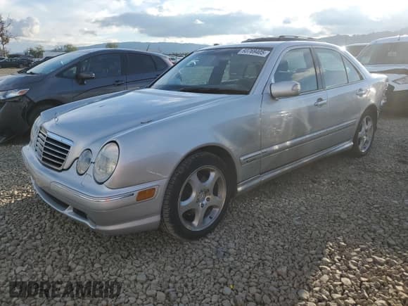 ✅ 2001 Mercedes-Benz E 320 • VIN: WDBJF70J01B300209 • Лот: 93769405. Опубликован ранее на Copart с пробегом 149 213 миль. Бесплатный доступ к архиву аукционных продаж из США и подробный отчёт об истории автомобиля на DreamBid. Изображение 1.