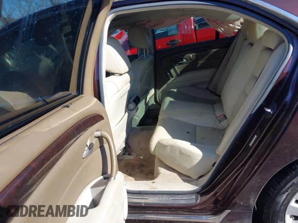 ✅ 2011 Acura RL Technology • VIN: JH4KB2F62BC000463 • Lot: 41573978. Listed on IAAI with 172,755 mi. Free auction sales archive from the USA and detailed vehicle history report at DreamBid. Image 8.