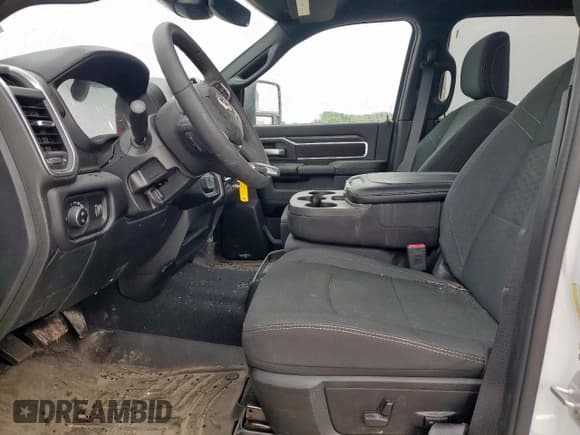 ✅ 2025 Ram 2500 • VIN: 3C63R5DL1SG542749 • Lot: 60076395. Wystawiony na Copart z przebiegiem 1 530 mil. Bezpłatny archiwum sprzedaży aukcyjnych z USA i szczegółowy raport historii pojazdu na DreamBid. Zdjęcie 7.