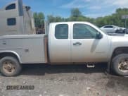 ✅ 2011 Chevrolet Silverado 2500HD • VIN: 1GB2KVCG0BZ409840 • Lot: 42944133. Wystawiony na IAAI z przebiegiem Nie podano. Bezpłatny archiwum sprzedaży aukcyjnych z USA i szczegółowy raport historii pojazdu na DreamBid. Zdjęcie 13.